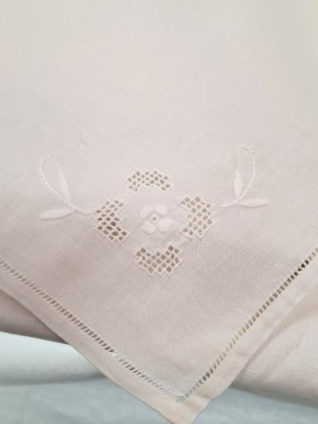 TOVAGLIA RETTANGOLARE BIANCA SFILATO E RICAMI ORLO A GIORNO + 12 TOVAGLIOLI