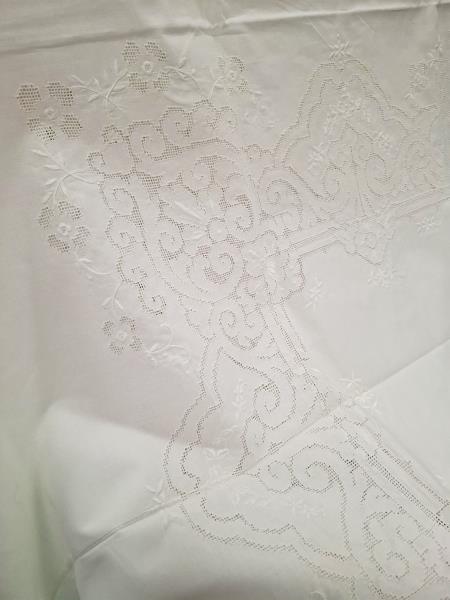 TOVAGLIA RETTANGOLARE BIANCA SFILATO E RICAMI ORLO A GIORNO + 12 TOVAGLIOLI