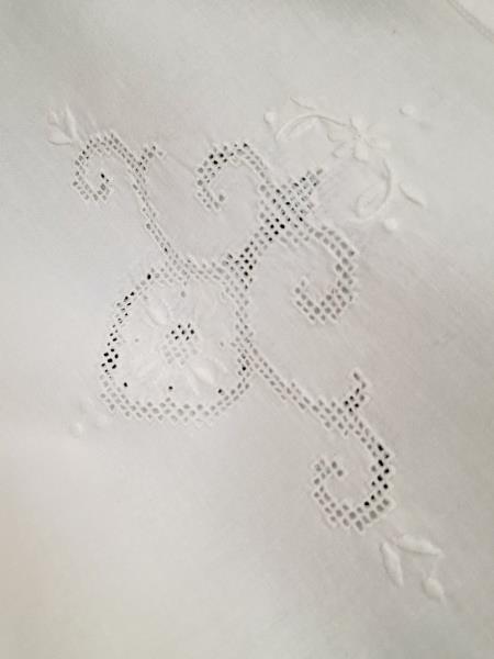 TOVAGLIA RETTANGOLARE BIANCA SFILATO E RICAMI ORLO A GIORNO + 12 TOVAGLIOLI