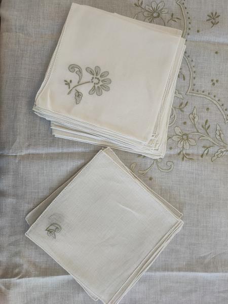 TOVAGLIA RETTANGOLARE LINO RICAMO VERDE CON 12 + 12 TOVAGLIOLI