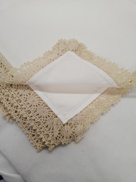 TOVAGLIA RETTANGOLARE TELA GREZZA BORDO UNCINETTO E 6 TOVAGLIOLI RICAMO