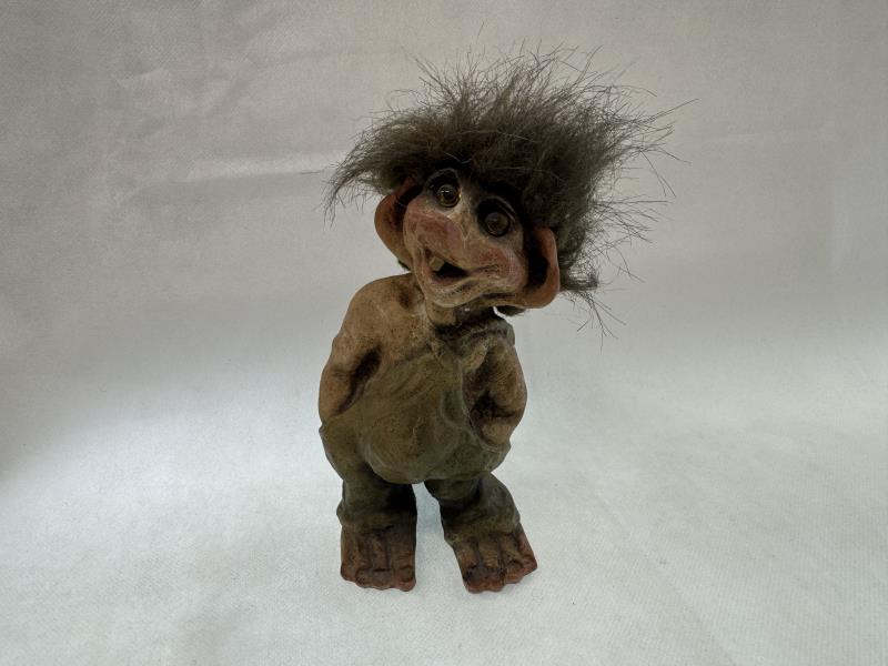 TROLL NORWAY SALOPETTE VERDE H 16 CM