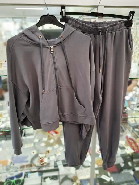 TUTA OLTRE GRIGIA TG S (manca anellino pantalone )