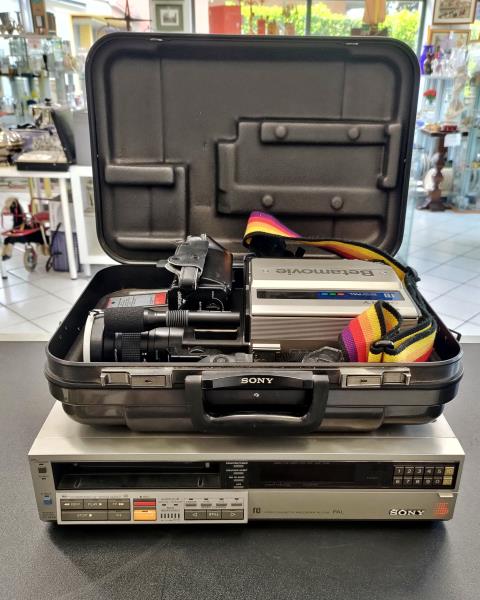 VIDEO CAMERA SONYBETAMOVIE + VIDEOREGISTRATORE