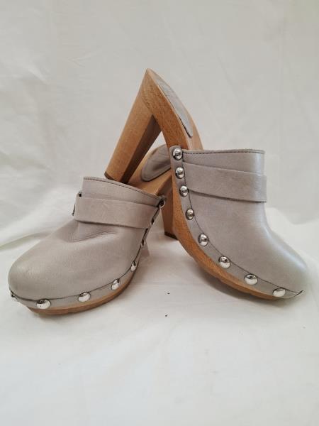 ZOCCOLO SCHOLL GRIGIO N 36 TACCO ALTO